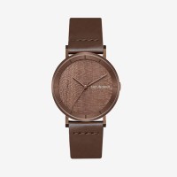 Walnut. A niche wooden watch with a simple Japanese-style retro design. It's a creative wooden men's watch.